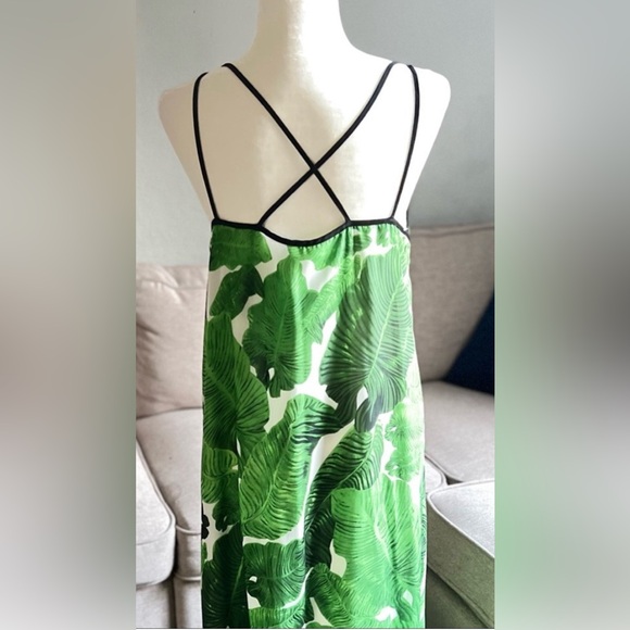 Relax green banana leaves maxi dress. - Picture 7 of 7